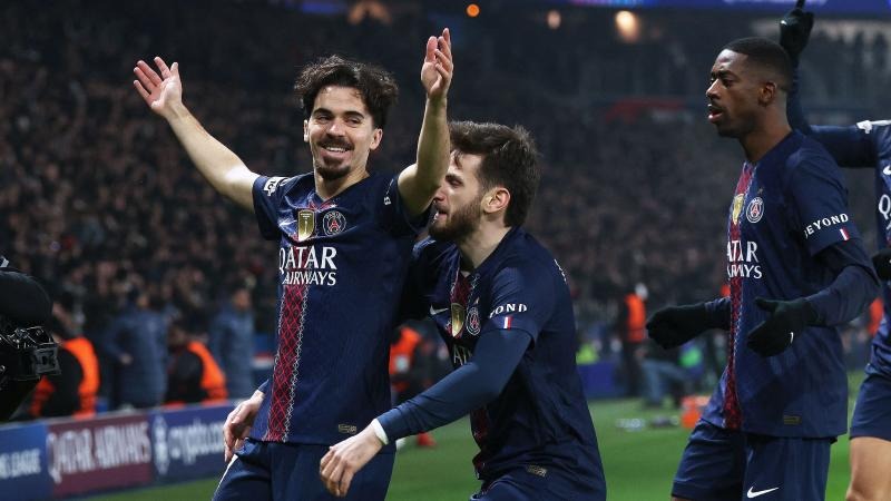 詹姆斯：我看到卢卡的出手有点短了 我就想及时把球点进去